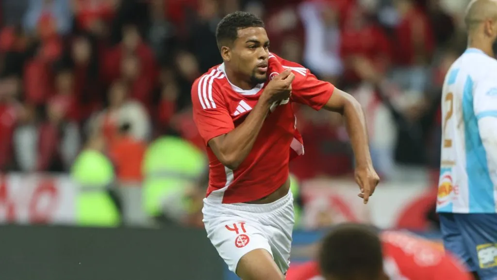 Gustavo Prado comemorando gol. Foto: Ricardo Duarte/SCI