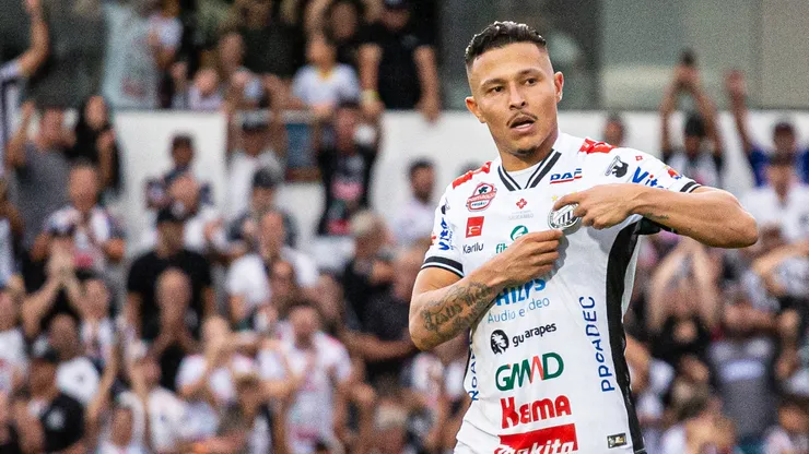 Neto Paraíba é um dos destaques do Operário, adversário do Vasco na Copa do Brasil - Foto: Giovani Baccin/AGIF