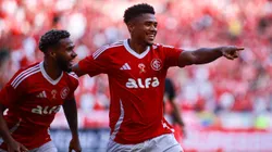 Victor Gabriel, jogador do Internacional, comemora seu gol durante partida contra o Juventude, pelo Brasileirão Betano. Foto: Maxi Franzoi/AGIF.