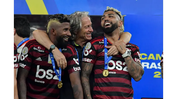 Gabriel Barbosa e Rodinei jogadores e Jorge Jesus tecnico do Flamengo comemoram titulo de campeão apos vitoria contra o Ceara em partida no estadio Maracana pela decisão do campeonato Brasileiro A 2019.