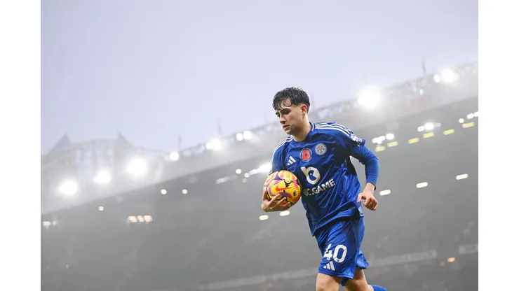 MANCHESTER, ENGLAND - NOVEMBER 10: Facundo Buonanotte of Leicester during the Premier League match between Manchester United FC and Leicester City FC at Old Trafford on November 10, 2024 in Manchester, England. (Photo by Michael Regan/Getty Images)