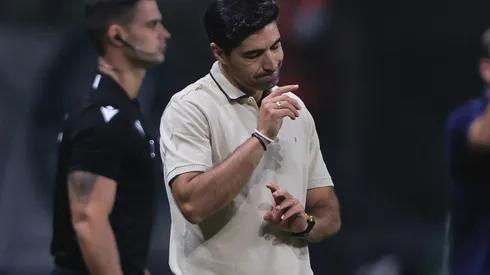 SP - SAO PAULO - 27/04/2025 - BRASILEIRO A 2025, PALMEIRAS X BAHIA - Abel Ferreira tecnico do Palmeiras durante partida contra o Bahia no estadio Arena Allianz Parque pelo campeonato Brasileiro A 2025. Foto: Ettore Chiereguini/AGIF