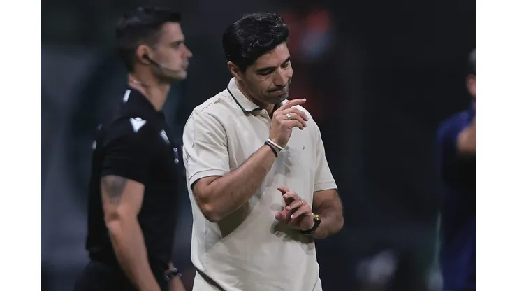 SP - SAO PAULO - 27/04/2025 - BRASILEIRO A 2025, PALMEIRAS X BAHIA - Abel Ferreira tecnico do Palmeiras durante partida contra o Bahia no estadio Arena Allianz Parque pelo campeonato Brasileiro A 2025. Foto: Ettore Chiereguini/AGIF