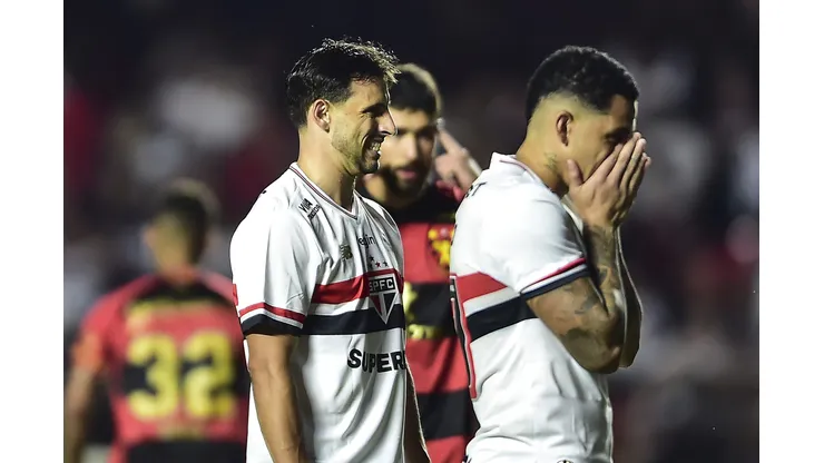 SAO PAULO, BRAZIL - MARCH 29: Jonathan Calleri of Sao Paulo reacts after missing a penalty during the Brasileirao 2025 match between Sao Paulo and Sport Recife at MorumBIS on March 29, 2025 in Sao Paulo, Brazil. (Photo by Mauro Horita/Getty Images)