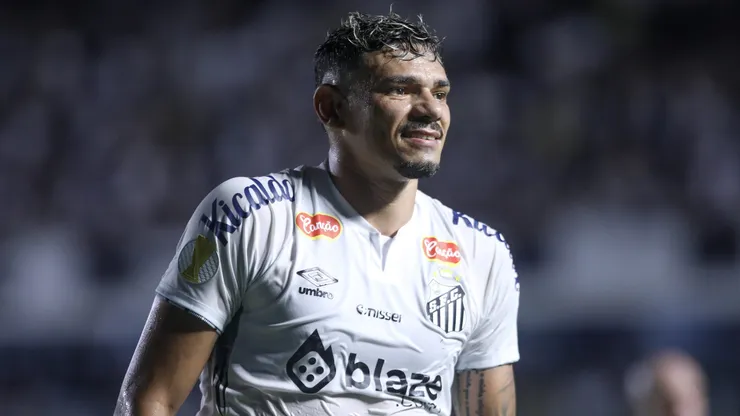 Tiquinho Soares, jogador do Santos, durante partida contra o Agua Santa no estadio Vila Belmiro pelo campeonato Paulista 2025. Foto: Reinaldo Campos/AGIF