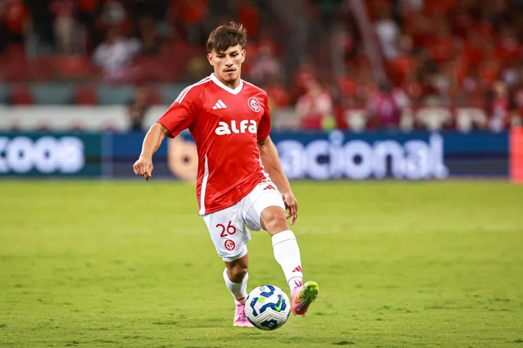 Bernabei, do Internacional – Foto: Maxi Franzoi/AGIF