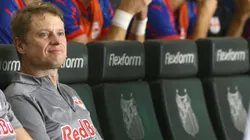 Fernando Seabra técnico do Bragantino durante partida contra o Santos no estádio Vila Belmiro pelo campeonato Brasileiro A 2025. Foto: Mauricio De Souza/AGIF
