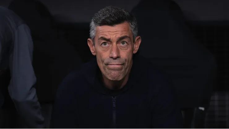 Santos ainda não fez acordo com Pedro Caixinha .