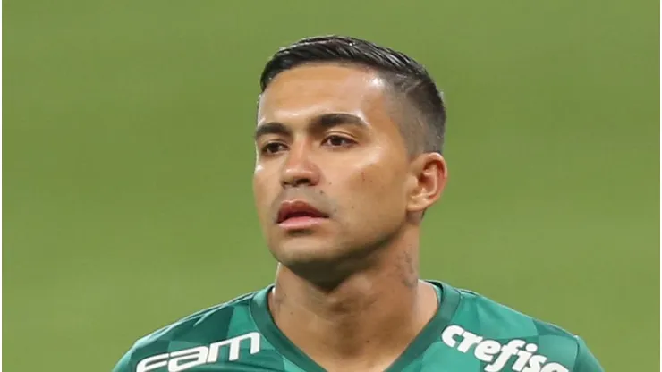 Dudu com a camisa do Palmeiras em jogo no Allianz Parque.