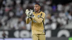 John é o jogador com mais minutos jogados em 2025 no Botafogo. Foto: Thiago Ribeiro/AGIF