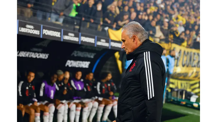MONTEVIDEO, URUGUAY - SEPTEMBER 26: Tite, Head Coach of Fluminense looks on prior to the Copa CONMEBOL Libertadores 2024 Quarterfinal Second Leg match between Peñarol and Flamengo at Campeon Del Siglo Stadium on September 26, 2024 in Montevideo, Uruguay. (Photo by Ernesto Ryan/Getty Images)