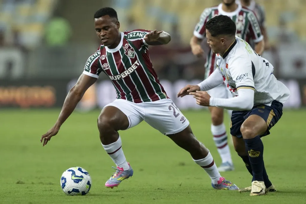 Arias durante duelo contra a Aparecidense. Foto: Jorge Rodrigues/AGIF