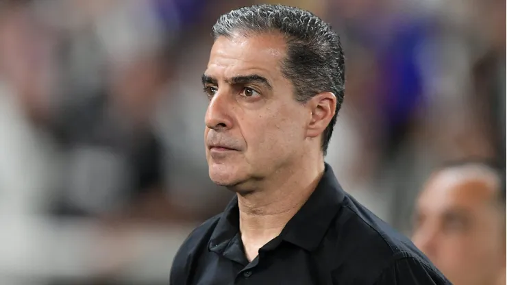 Renato Paiva acompanhando equipe do Botafogo - Foto: Thiago Ribeiro/AGIF
