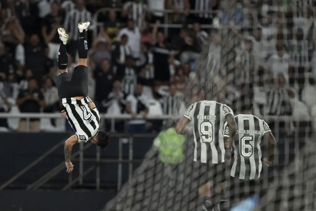 Artur jogador do Botafogo comemora seu gol durante partida contra o Capital – Foto: Jorge Rodrigues/AGIF