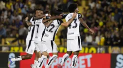 SP - NOVO HORIZONTE - 30/04/2025 - COPA DO BRASIL 2025, NOVORIZONTINO X CORINTHIANS - HECTOR HERNANDEZ jogador do Corinthians comemora seu gol com jogadores do seu time durante partida contra o Novorizontino no estadio Jorge Ismael de Biasi pelo campeonato Copa Do Brasil 2025. Foto: Joisel Amaral/AGIF