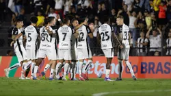 Héctor Hernández, jogador do Corinthians, comemora seu gol com jogadores do seu time durante partida contra o Novorizontino no estadio Jorge Ismael de Biasi pelo campeonato Copa Do Brasil 2025. Foto: Joisel Amaral/AGIF