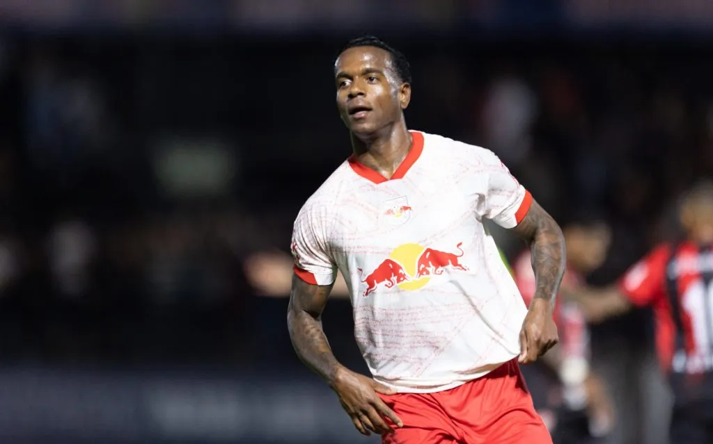 SP – BRAGANCA PAULISTA – 23/06/2024 – BRASILEIRO A 2024, BRAGANTINO X VITORIA – Helinho jogador do Bragantino comemora seu gol durante partida contra o Vitoria no estadio Nabi Abi Chedid pelo campeonato Brasileiro A 2024. Foto: Diogo Reis/AGIF