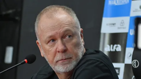 BA - SALVADOR - 27/04/2025 - BRASILEIRO A 2025, VITORIA X GREMIO - Mano Menezes, tecnico do Gremio durante partida contra o Vitoria no estadio Barradao pelo campeonato Brasileiro A 2025.