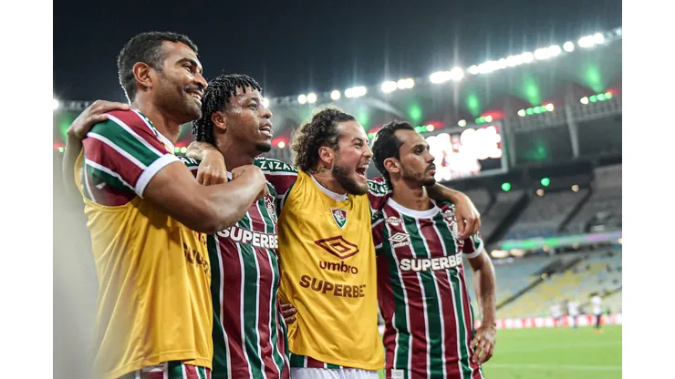 Keno jogador do Fluminense comemora seu gol com jogadores do seu time durante partida contra o Aparecidense no estádio Maracanã pelo campeonato Copa Do Brasil 2025. Foto: Thiago Ribeiro/AGIF