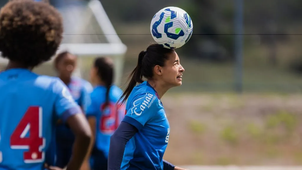 Jogadora do Bahia em treinamento