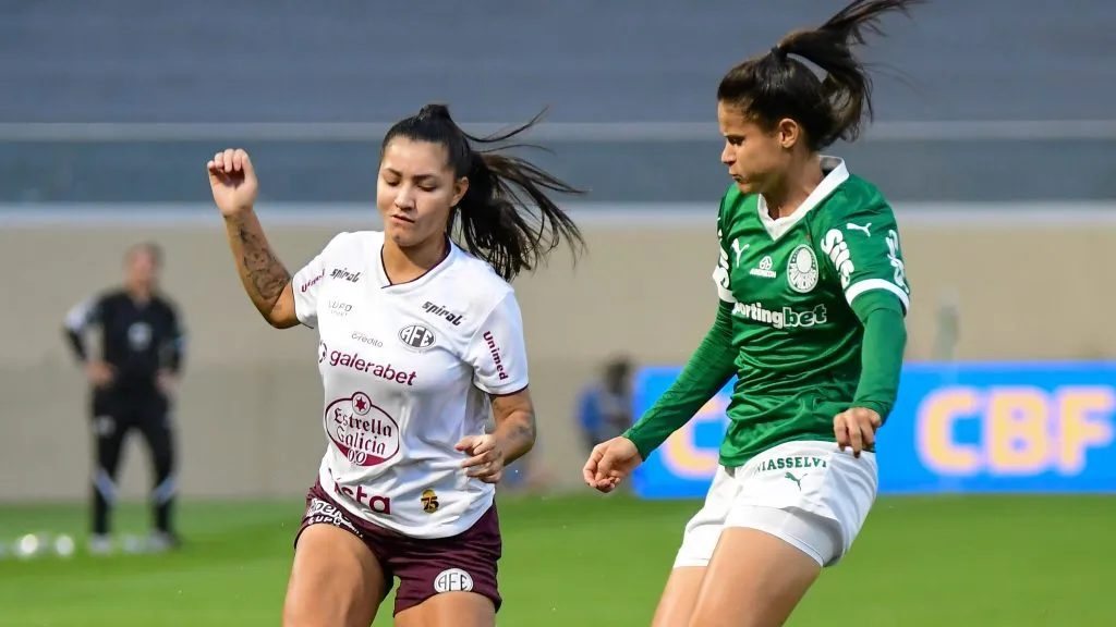 Jogadoras do Palmeiras e Ferroviária no duelo do Brasileirão Feminino