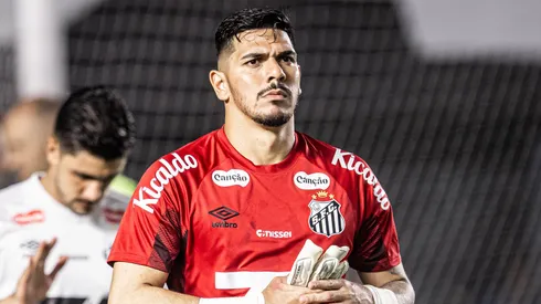 João Paulo tem contrato até 2027, mas saída do Santos ganha força
