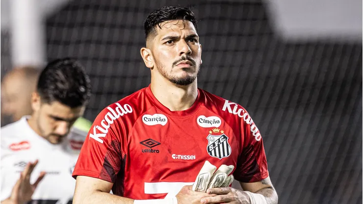 João Paulo tem contrato até 2027, mas saída do Santos ganha força