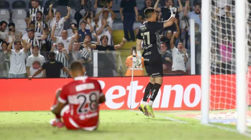 Gabriel Brazão salvou o Peixe de mais uma derrota - Foto: Mauricio De Souza/AGIF.