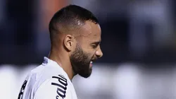 Guilherme, atacante do Santos lamenta durante partida contra o CRB no estádio Vila Belmiro pela Copa Do Brasil 2025