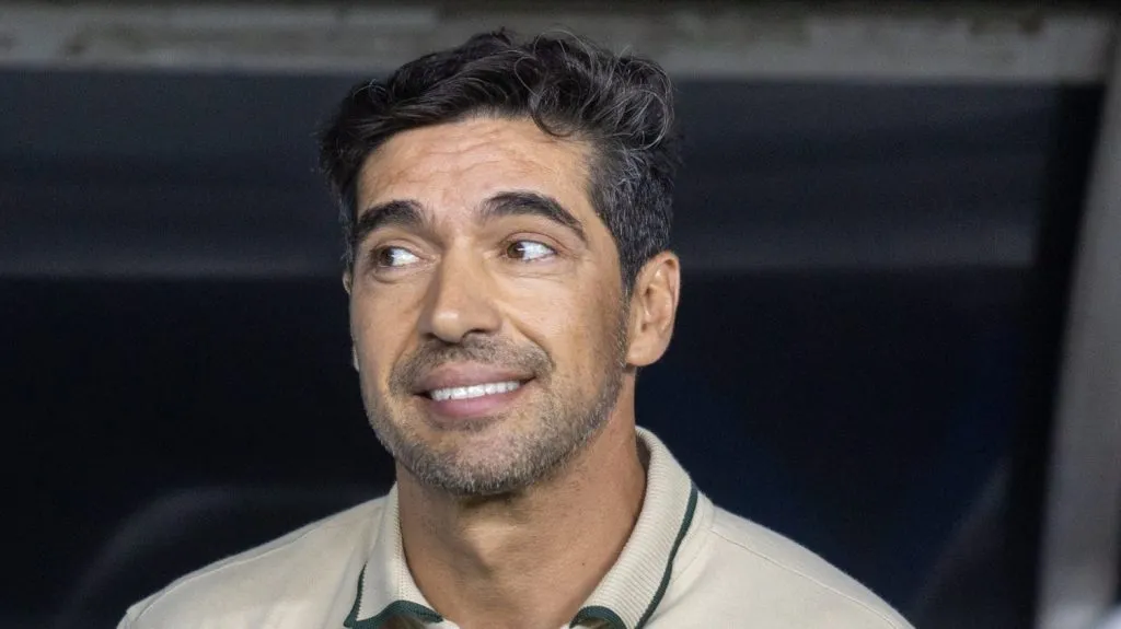 Abel Ferreira tecnico do Palmeiras durante partida contra o Fortaleza no estadio Arena Castelao pelo campeonato Brasileiro A 2025 – Foto: Lucas Emanuel/AGIF