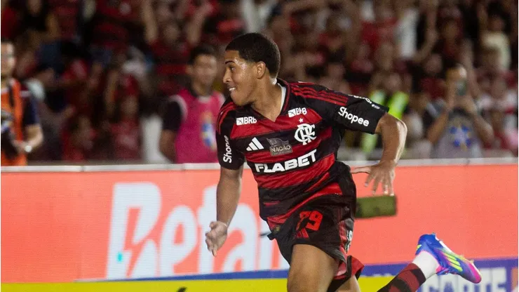 Joshua surpreendeu em estreia no Flamengo e chamou atenção