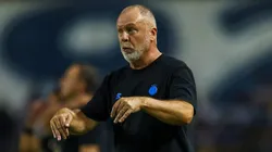 Mano Menezes acompanha equipe do Grêmio - FOTO: LUCAS UEBEL/GREMIO FBPA