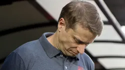 Fernando Seabra, tecnico do Bragantino, comprimento o tecnico Fernando Diniz durante partida contra o Cruzeiro no estádio Nabi Abi Chedid pelo campeonato Brasileiro A 2024. Foto: Joisel Amaral/AGIF