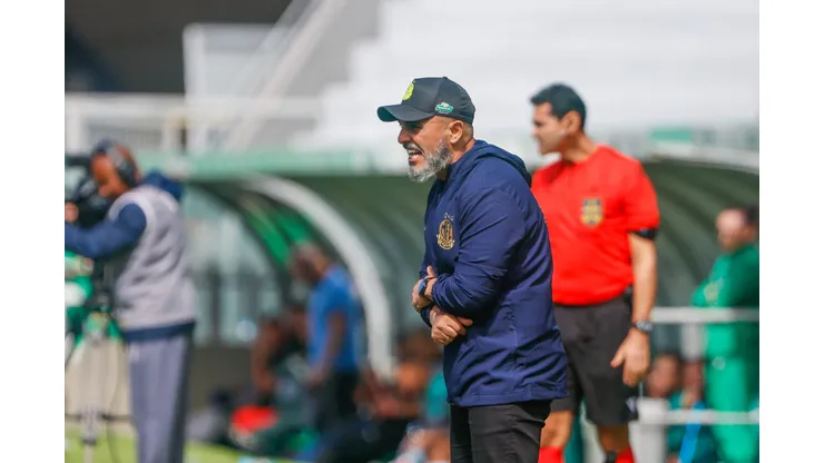 Rafael Guanaes técnico do Mirassol durante partida contra o Juventude no estádio Alfredo Jaconi pelo campeonato Brasileiro A 2025. Foto: Luiz Erbes/AGIF