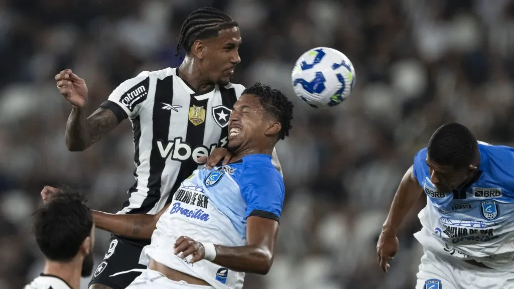 Rwan Cruz jogador do Botafogo durante partida contra o Capital no estádio Engenhão pelo campeonato Copa Do Brasil 2025. Foto: Jorge Rodrigues/AGIF