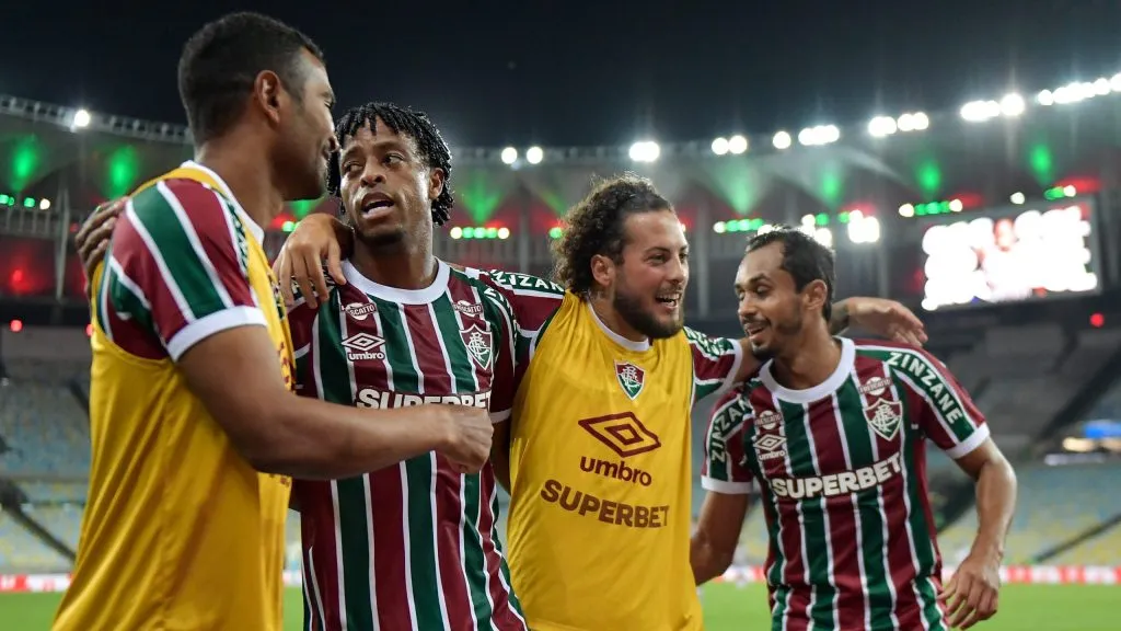 Keno jogador do Fluminense comemora seu gol com jogadores do seu time durante partida contra o Aparecidense no estádio Maracanã pelo campeonato Copa Do Brasil 2025. Foto: Thiago Ribeiro/AGIF