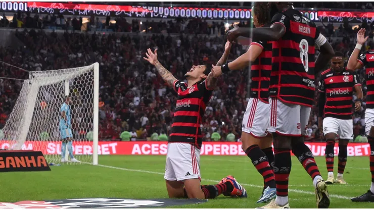 Pedro comemora gol marcado em partida diante do Cruzeiro. Foto: SPP Sport Press Photo. / Alamy Stock Photo