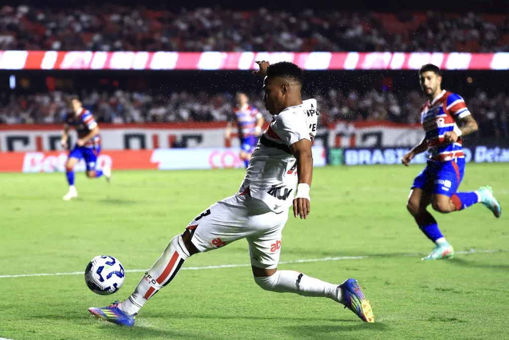 SP – SAO PAULO – 02/05/2025 – BRASILEIRO A 2025, SAO PAULO X FORTALEZA – Wendell jogador do Sao Paulo durante partida contra o Fortaleza no estadio Morumbi pelo campeonato Brasileiro A 2025. Foto: Marcello Zambrana/AGIF
