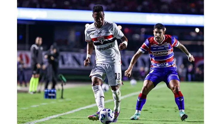 SP - SAO PAULO - 02/05/2025 - BRASILEIRO A 2025, SAO PAULO X FORTALEZA - Wendell jogador do Sao Paulo durante partida contra o Fortaleza no estadio Morumbi pelo campeonato Brasileiro A 2025. Foto: Fabio Giannelli/AGIF