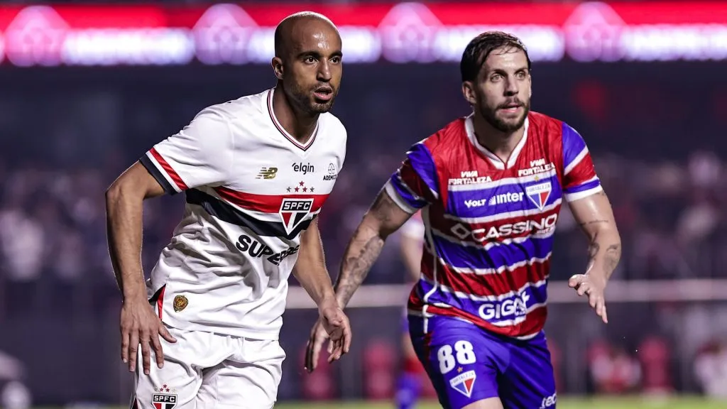 Lucas em ação no empate contra o Fortaleza. Foto: Fabio Giannelli/AGIF