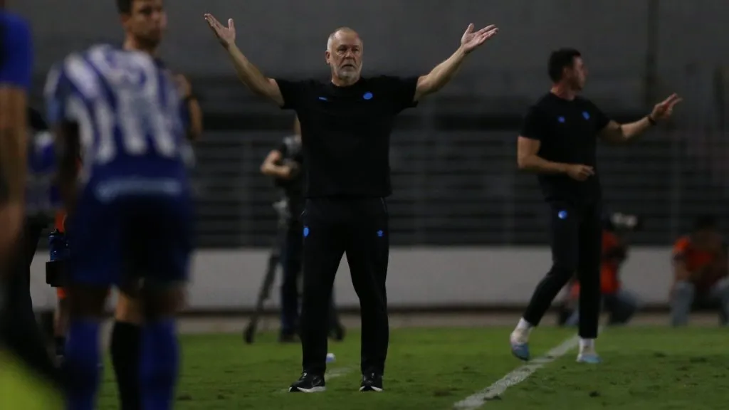 Técnico do Grêmio, Mano Menezes deve manter a base titular dos últimos jogos – Foto: Marlon Costa/AGIF