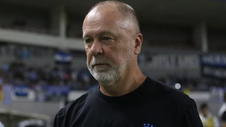 Mano Menezes tem dúvidas importantes no Grêmio - Foto: Marlon Costa/AGIF