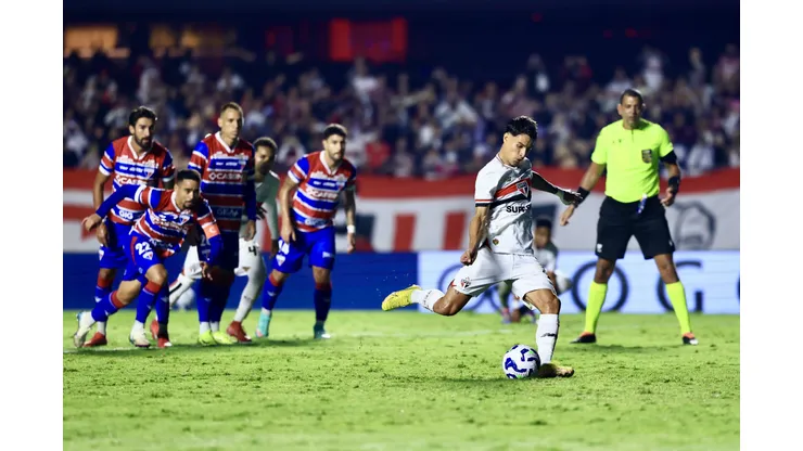 SP - SAO PAULO - 02/05/2025 - BRASILEIRO A 2025, SAO PAULO X FORTALEZA - Ferreira jogador do Sao Paulo durante partida contra o Fortaleza no estadio Morumbi pelo campeonato Brasileiro A 2025. Foto: Marcello Zambrana/AGIF
