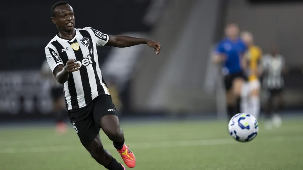 Nathan Fernandes durante amistoso entre Botafogo x Novorizontino – Foto: Jorge Rodrigues/AGIF