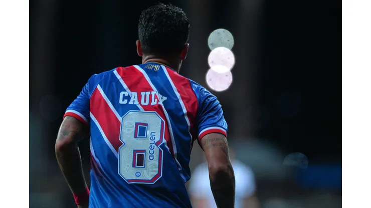 Cauly, jogador do Bahia durante partida contra o Vitoria no estádio Arena Fonte Nova pelo campeonato Baiano 2025. Foto: Walmir Cirne/AGIF