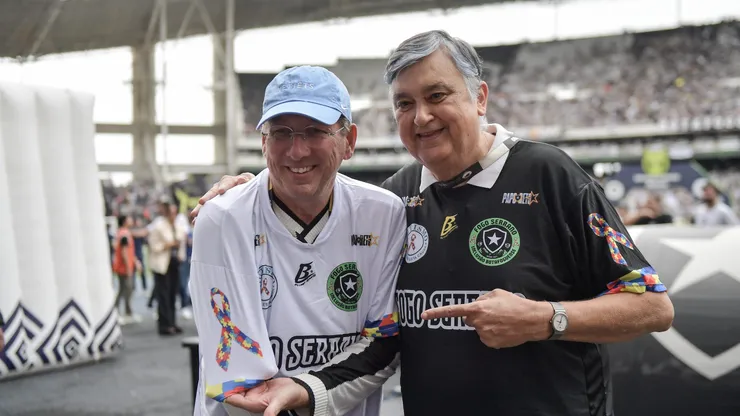 John Textor e Durcesio Mello durante partida contra o São Paulo, pelo Brasileirão Betano de 2024. Foto: Thiago Ribeiro/AGIF.