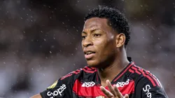 Plata é poupado diante do Cabuloso com dores no joelho.