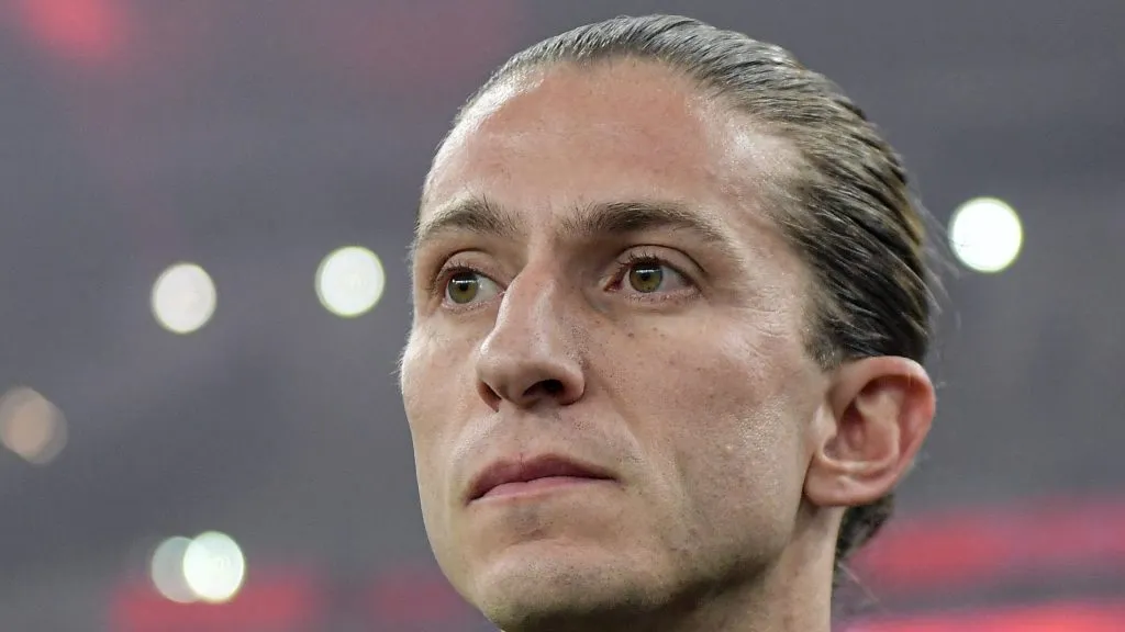 Foto: Thiago Ribeiro/AGIF – Filipe Luís tem desfalque no ataque, mas confirma volta dos titulares no Flamengo.