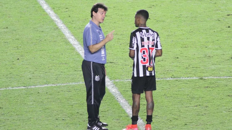 Fernando Diniz conversando com Tche Tche. Foto: Fernanda Luz/AGIF