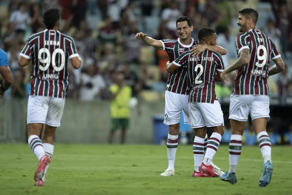 Serna jogador do Fluminense comemora seu gol com Ganso – Foto: Jorge Rodrigues/AGIF
